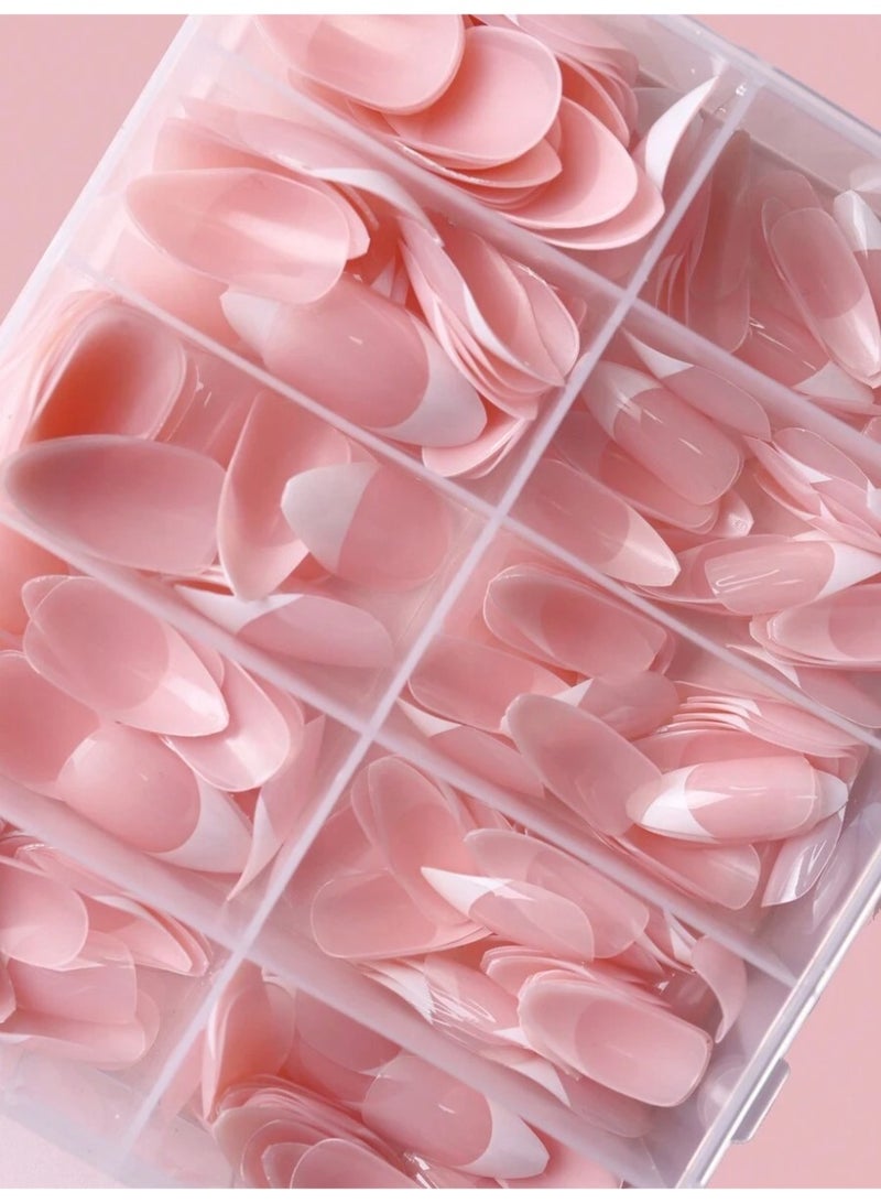 طقم أظافر ضغط فرنسي شكل لوز 120 قطعة – وردي مع أطراف بيضاء (French Tip) مع علبة تنظيم - Image 3